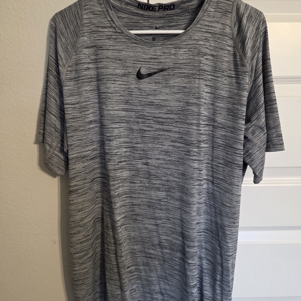 Nike Pro Men's Heathered Gray Tee